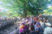 Tolak Relokasi TNTN, Ribuan Massa Geruduk DPRD Riau