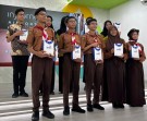 Peduli Pendidikan, InJourney Airports Beri Bantuan 85 Kacamata Baca untuk Siswa