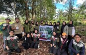 Sobat Bumi UIR Gelar Aksi Budikdamber dan Penghijauan di Desa Buluh Cina