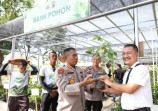 Bersama Wartawan, Polda Riau Dukung Upaya Pelestarian Lingkungan Melalui Penghijauan