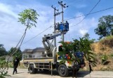 Setelah Sembilan Tahun Berdiri, Akhirnya Jalan Menuju Kantor Kelurahan Melebung Dipasang Lampu PJU