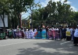 Puluhan Alumni Santri Lirboyo Gelar Aksi Damai Depan KPID Riau