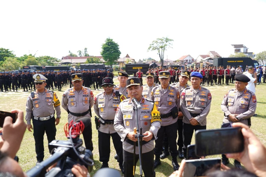Bantu Mencari Korban Bencana Alam di Sumbar, Polda Riau Kirim 290 Personil
