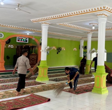 Polsek Kelayang Juber Rumdah: Tingkatkan Kebersihan dan Silaturahmi di Desa Tanjung Beludu