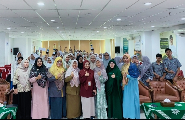 Siswi SMK Abdurrab Raih Juara 1 Olimpiade Farmasi Umri 2025