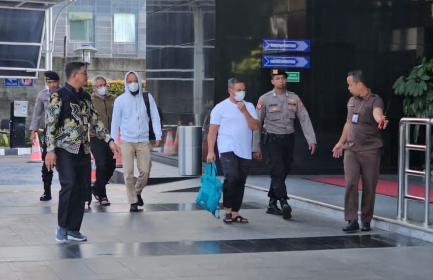 Gubri Abdul Wahid Ikut Dibawa ke Jakarta oleh Tim KPK