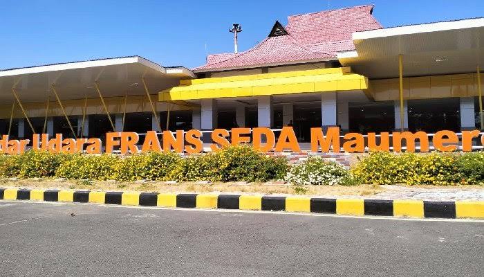 Gunung Lewotobi Laki-laki Erupsi, Bandara Frans Seda Ditutup