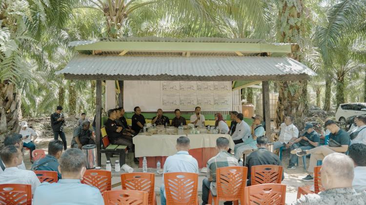 Puluhan Petani Sawit Tiga Provinsi Belajar Kemitraan ke PTPN IV Regional III di Riau