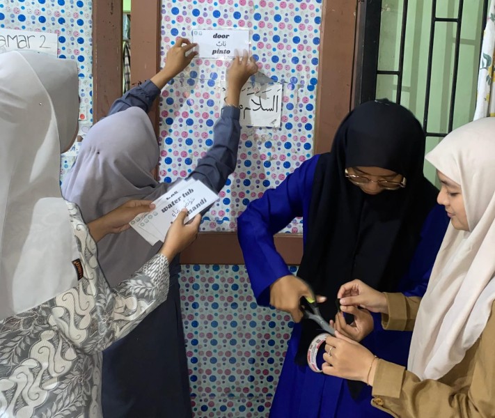 PLP UIN Suska Riau Hadirkan Lingkungan Belajar Bilingual di SMKS YUM Pesantren Teknologi Riau