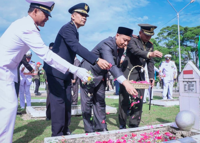 Ziarah ke TMP Kusuma Dharma, Wawako Doakan Para Pahlawan Berada di Syurga