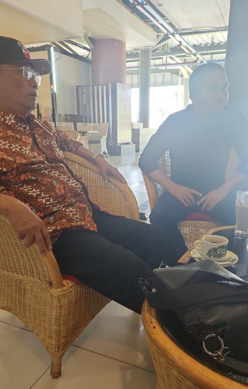 Anggota DPR RI Asal Riau ini Tidak Segan Ngopi di Warunk Rakyat