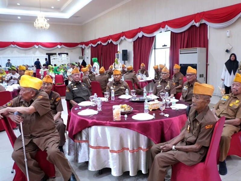 Jelang Peringati HUT Kemerdekaan RI, Veteran dan Janda Veteran Dapat Sagu Hati dari Gubri