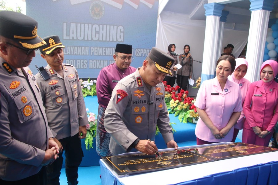 Diresmikan, Kapolda Riau Minta Dapur SPPG Rohul Perhatikan Prosedur Penyimpanan Bahan Makanan