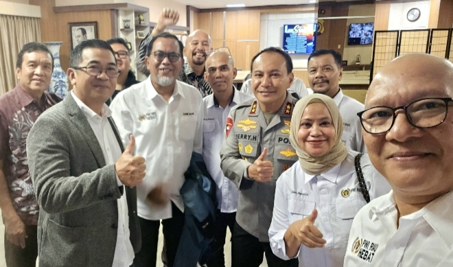 Kapolda Riau Ajak Wartawan Hijaukan Riau