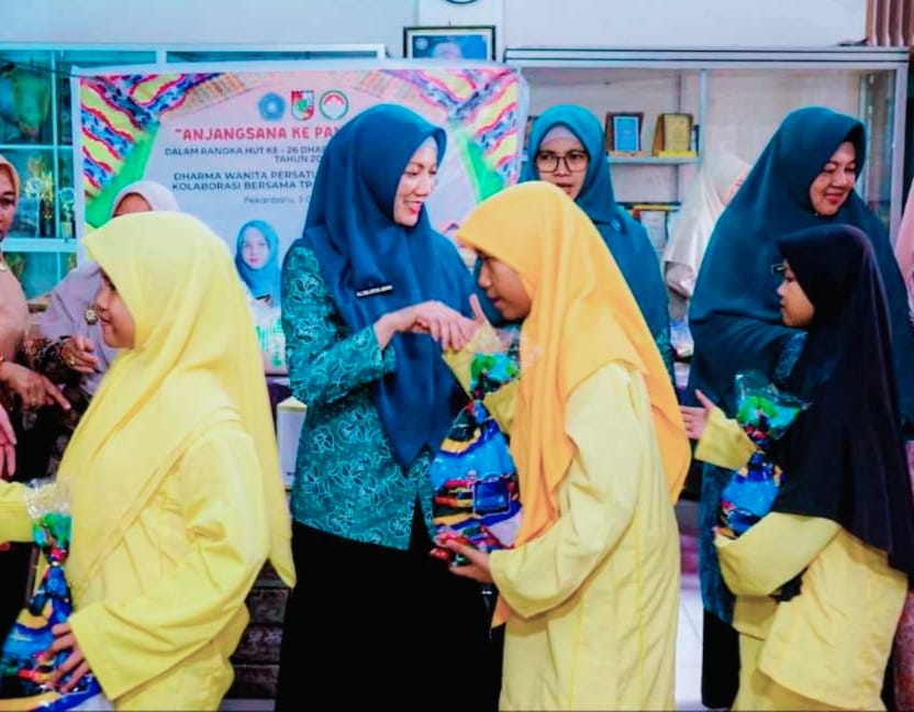 Gelar Anjangsana, TP PKK dan DWP Beri Bantuan Lima Panti Asuhan