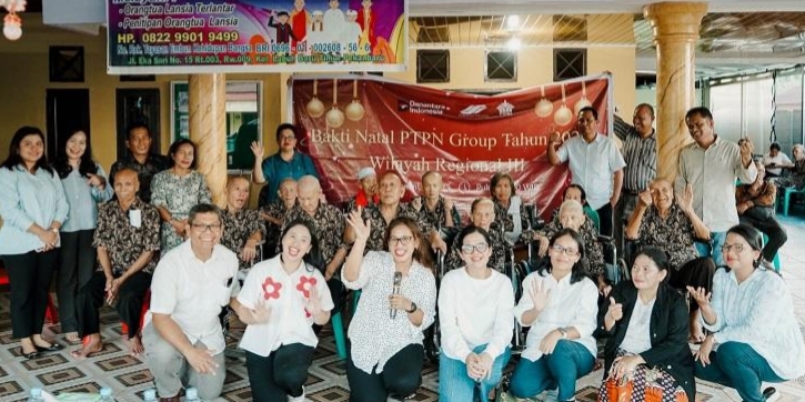 Berbagi Kasih Natal, PTPN IV Regional III Bantu Lansia Panti Sosial di Pekanbaru