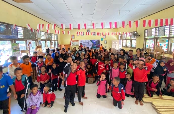 Mahasiswa KKN Sosialisasi Cara Hidup Sehat di SDN 12 Buana Makmur