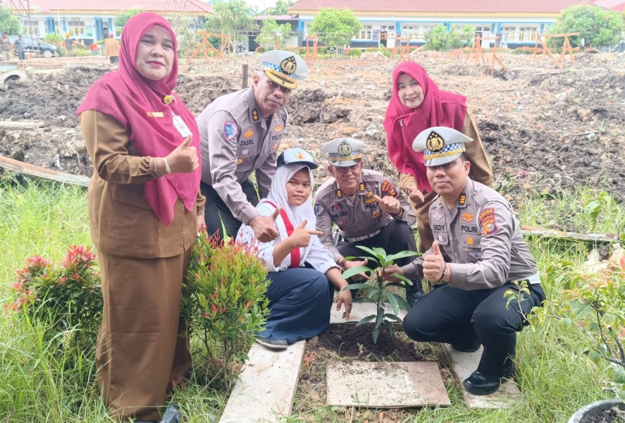 Program Police Goes To School Ditlantas Polda Riau Sasar SMPN 37 Pekanbaru