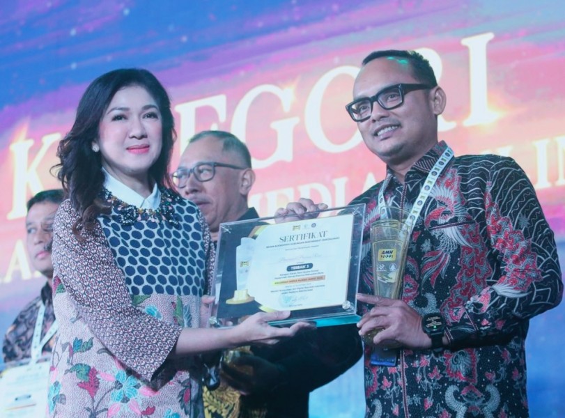 Pemprov Riau Raih Anugerah Media Humas 2025 dari Menteri Komunikasi