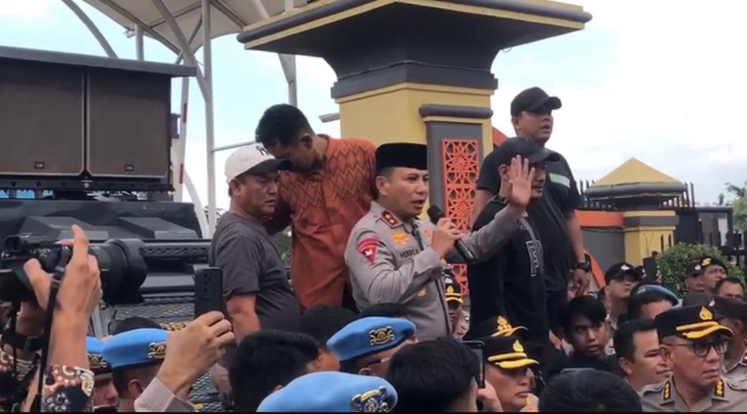 Solidaritas Menuntut Keadilan Affan, Seribu Driver Ojol Bersama Mahasiswa Gelar Aksi Damai di Mapolda Riau