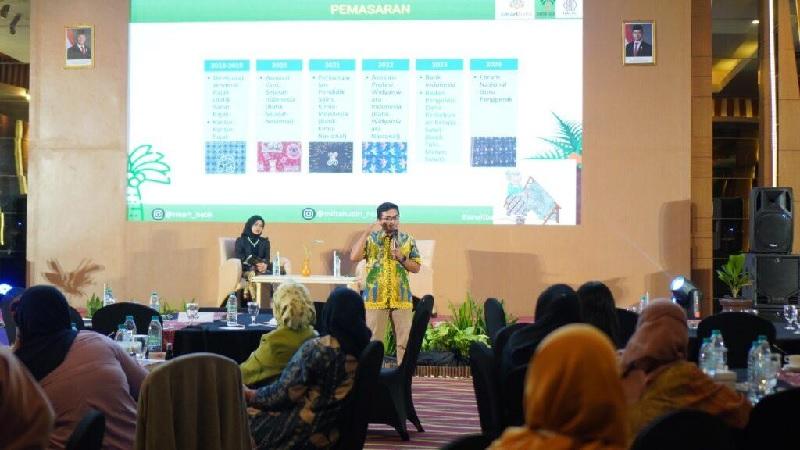 Menguntungkan, Generasi Muda Diminta Berinovasi Kembangkan Batik Sawit