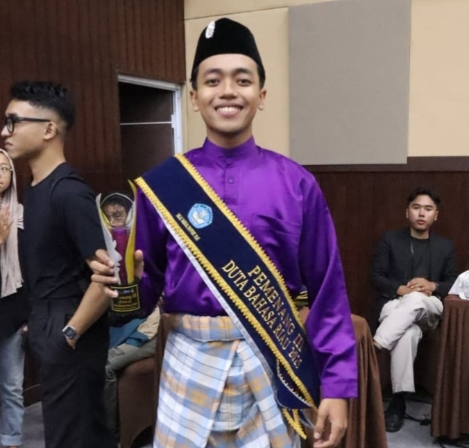 Datang dari Desa Ujung Provinsi Riau, Ikhsan Dwi Ramadhan Ukir Prestasi di Kancah Duta Bahasa Riau