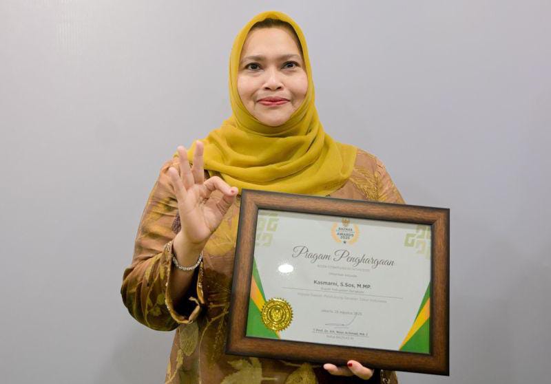 Komit Kelola Zakat, Bupati Kasmarni Raih BAZNAS Award 2025 untuk Kedua Kalinya