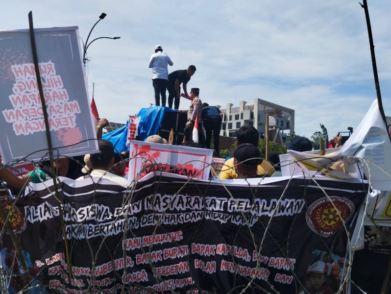 Ribuan Warga TNTN Unjuk Rasa di Kantor Gubernur Riau, Tuntut Relokasi