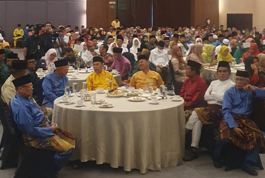 Bupati Afrizal Sintong Curhat di Acara Halal bi Halal IKM Rohil Pekanbaru