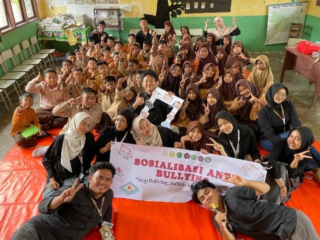 Mahasiswa Kelompok 58 KKN MAs Gelar Workshop Ecoprint di SDN 06 Sungai Kayu Ara