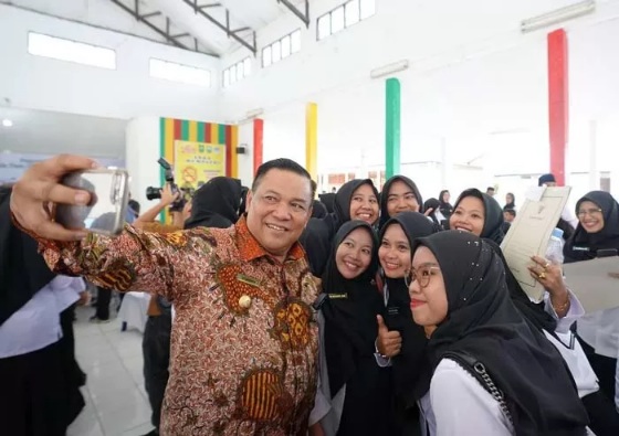 Orangtua Tidak Perlu Khawatir Biaya Sekolah di SMA dan SMK Swasta : Pemprov Riau Siapkan Beasiswa Sampai Tamat