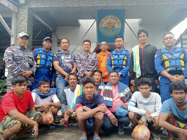 Di Hantam Ombak KM Berlian Tengelam, Sembilan ABK Kapal Berhasil Selamat Oleh Tim SAR Meranti