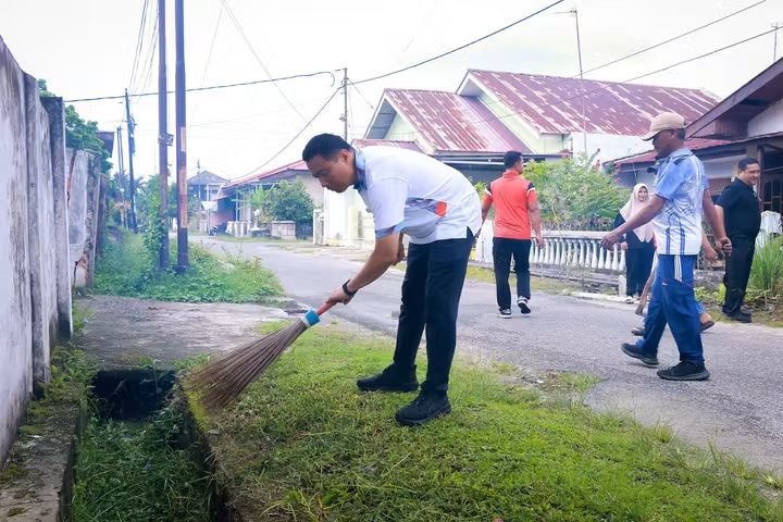 Wawako Pekanbaru Ajak Warga Aktif Lakukan Goro