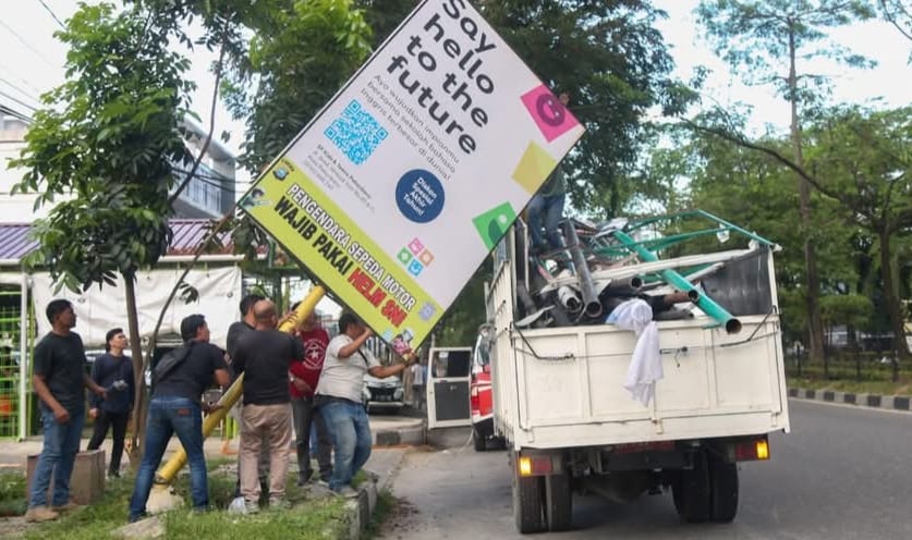 200 Tiang Reklame Ilegal akan Dibongkar