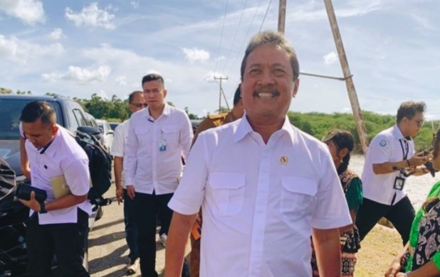 Menteri KP Cek Lumbung Garam Nasional di NTT, Klaim Sejajar dengan Australia