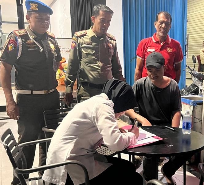 Buang Sampah Sembarangan, 12 Warga Diamankan dan Didenda