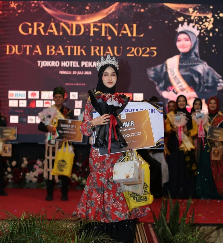 Bawa Misi Budaya ke Generasi Muda, Cinta Suci Aprillia Dinobatkan Winner Duta Batik Riau 2025