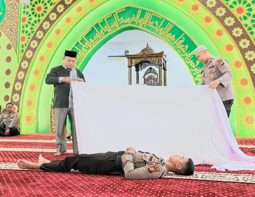 Polda Riau Gelar Pelatihan Mengkafani Jenazah
