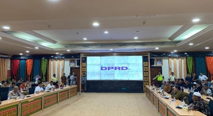 Dihadapan Ketua DPRD Riau, Massa AMMP Tegas Tolak Relokasi