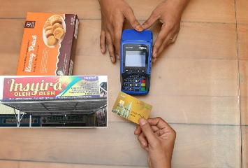 Beli Oleh-oleh Terlengkap Carinya di Insyira Pekanbaru, Bayarnya Pakai Debit BRK Syariah Saja