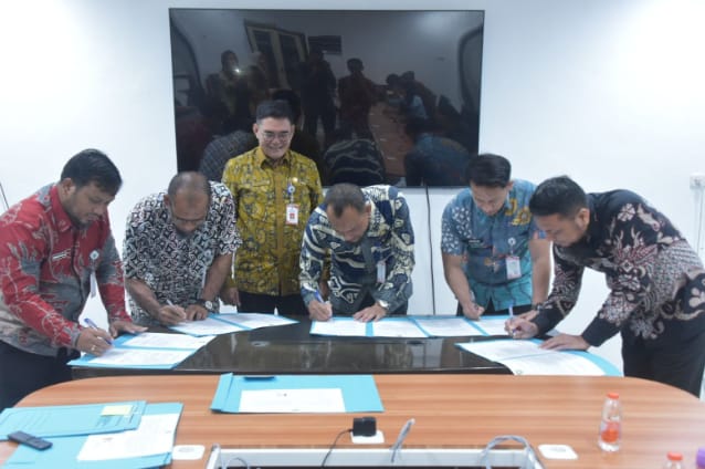 Maksimalkan Kinerja, Pejabat Diskominfotik Tandatangani Pakta Integritas