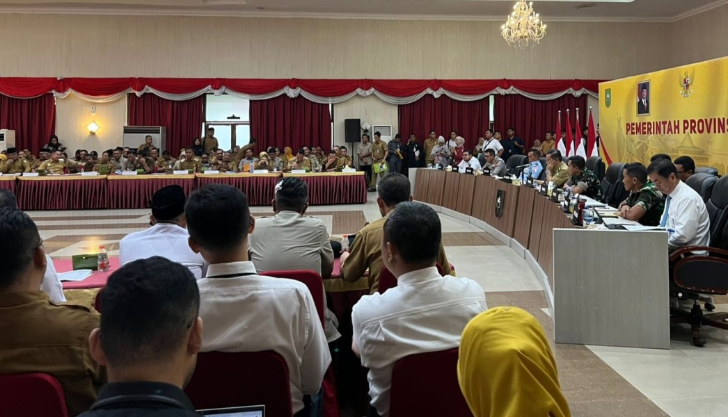 Bahas Mitigasi Bencana Hidrometeorologi, Plt Gubri Kumpulkan Seluruh Kepala Daerah