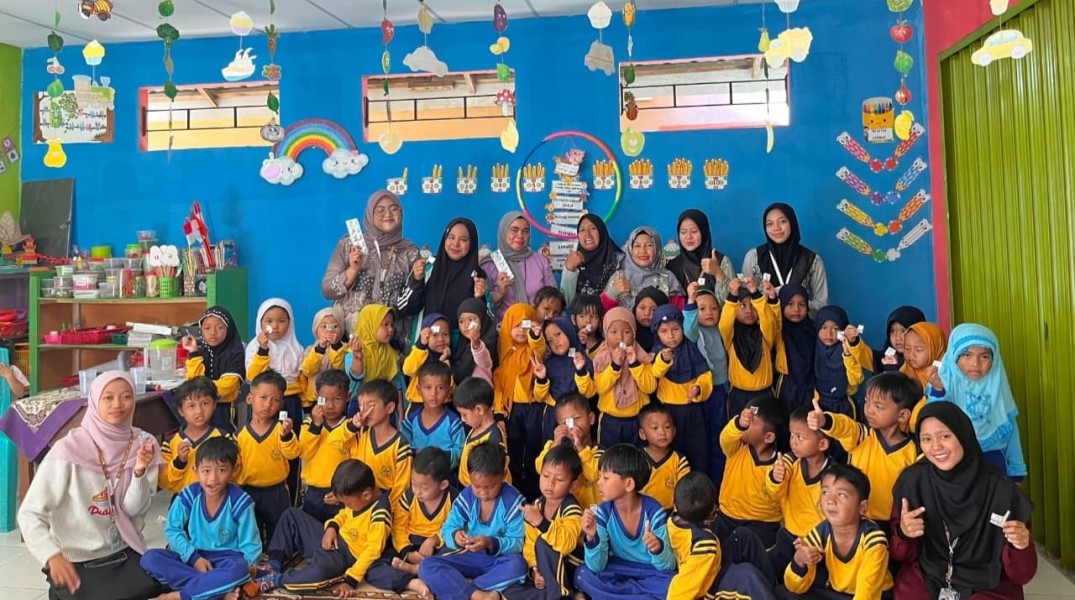 Biar Sehat dan Belajar Semangat, Murid TK Roudhotul Muttaqin Diberi Obat Cacing