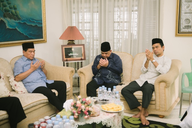Oke Gass...Foto Bersama Tokoh dan Ulama Viral, Edy Natar Bertemu Sofyan Siroj ada Apa?         