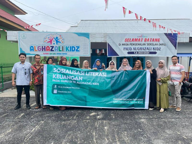 Fakultas Ekonomi dan Bisnis UIR Sosialisasikan Literasi Keuangan pada Guru TK