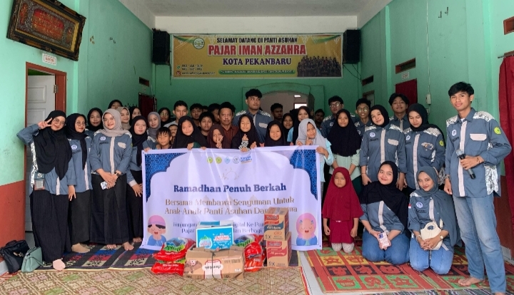 Ramadhan, HIMA Bisnis Digital Umri Bagi-bagi Sembako dan Takjil