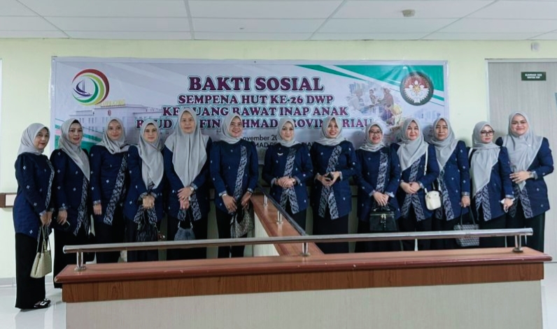 RSUD Arifin Achmad Edukasi Warga Cegah Pengeroposan Tulang