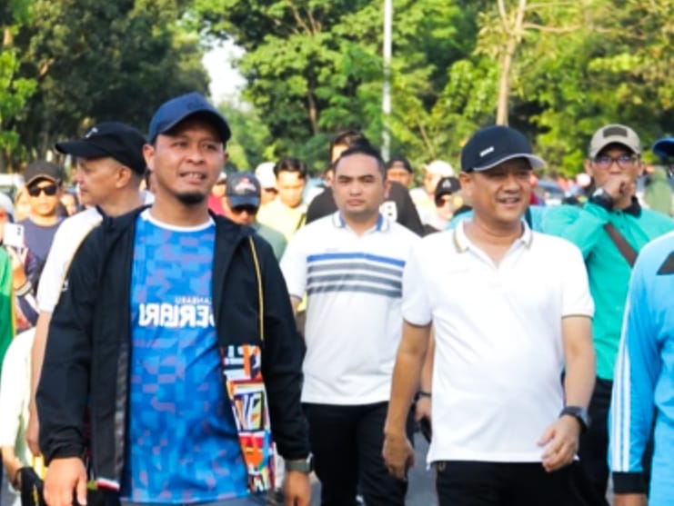 Membangun Kebersamaan, UMRI Rayakan Milad Ke-17 dengan Gelar Gerak Jalan Sehat