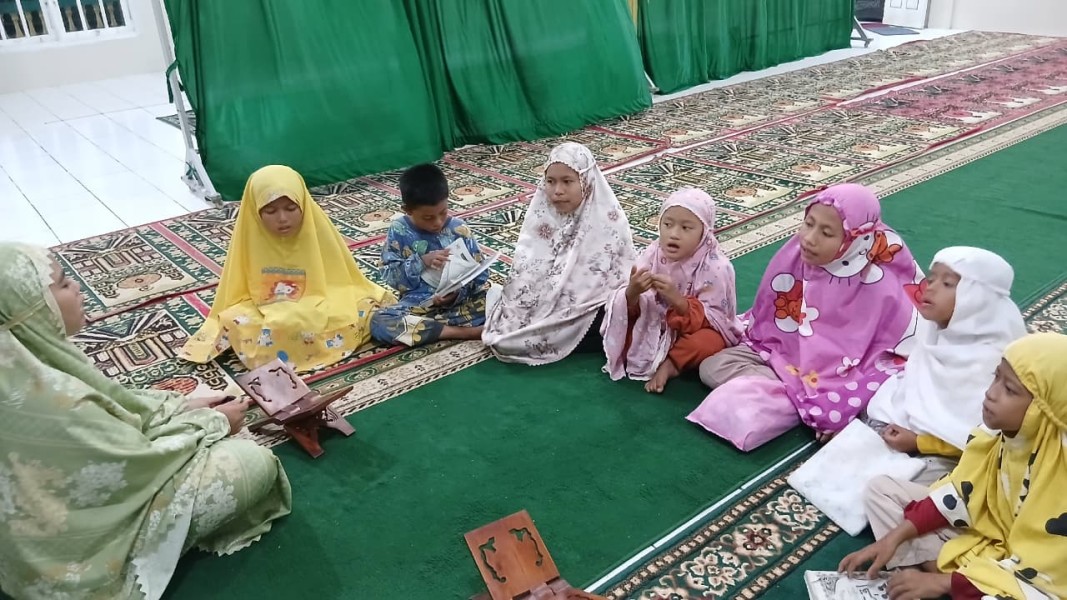 Mahasiswa KKN Gelar Kelas Literasi Alquran di Mushola Al-Ikhlas Dusun Harapan Baru