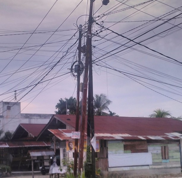 Waka DPRD Pekanbaru Soroti Tiang Kabel Semrawut, Harus Ada Regulasi Agar Ada Pendapatan Daerah